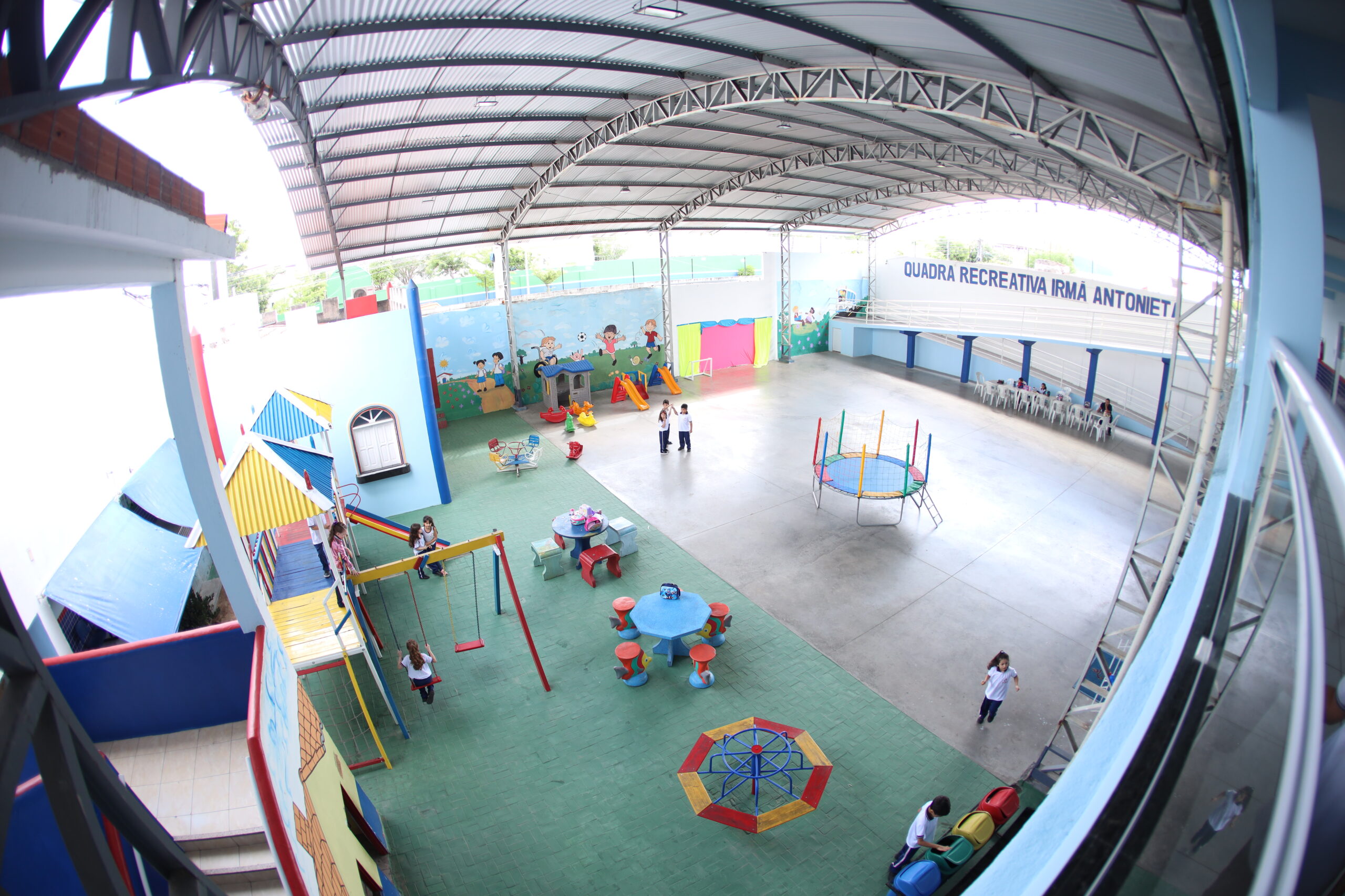 Parquinho e Quadra Infantil